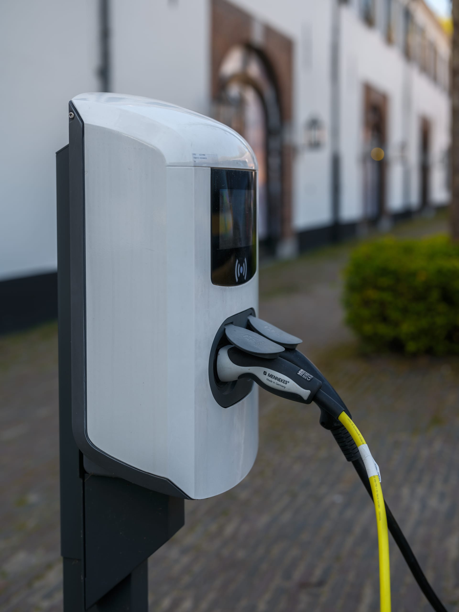 Carregador de carro elétrico instalado em ponto externo